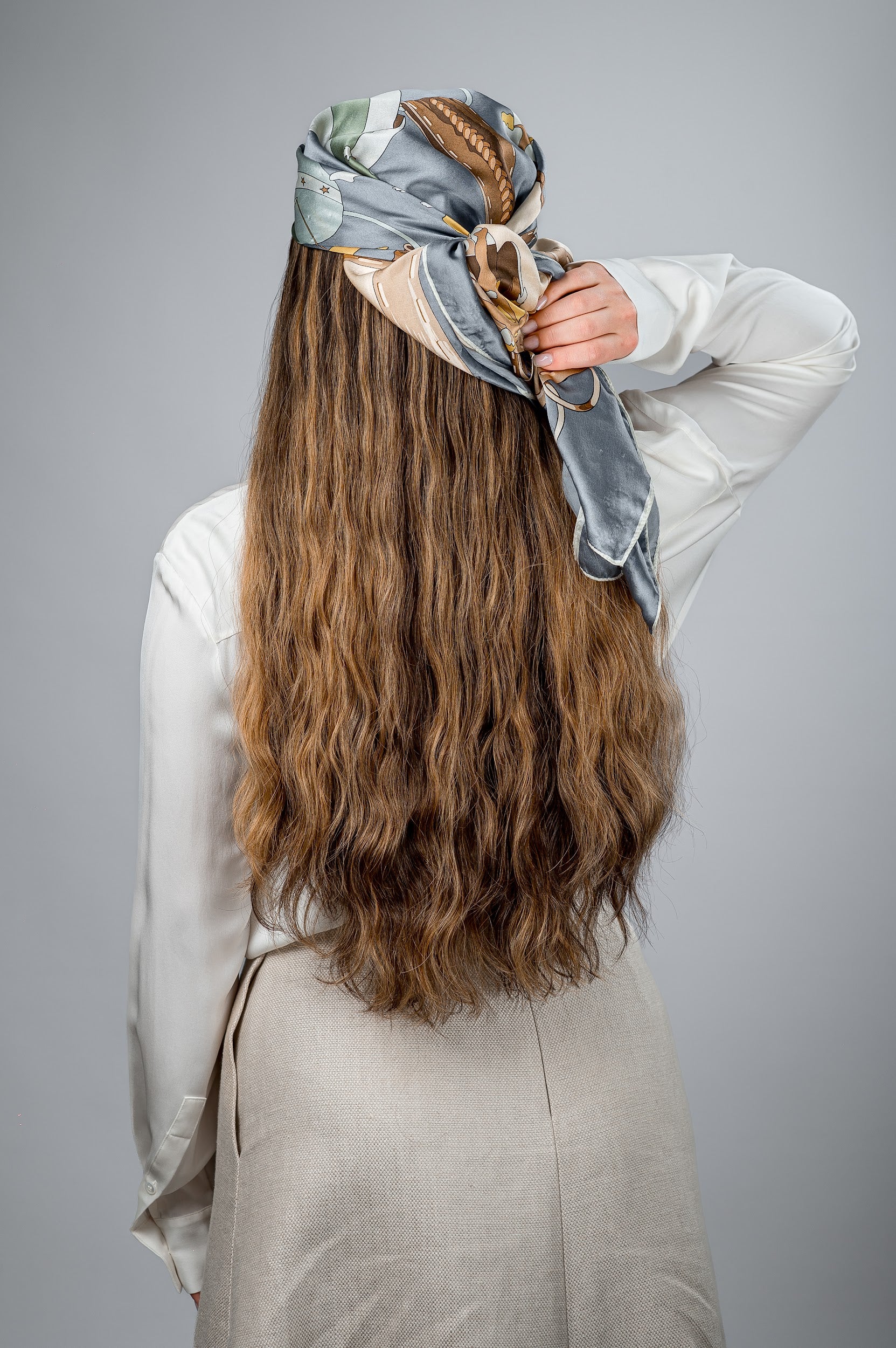 Hatfall | Model is Wearing 24" Hatfall without Face-framing