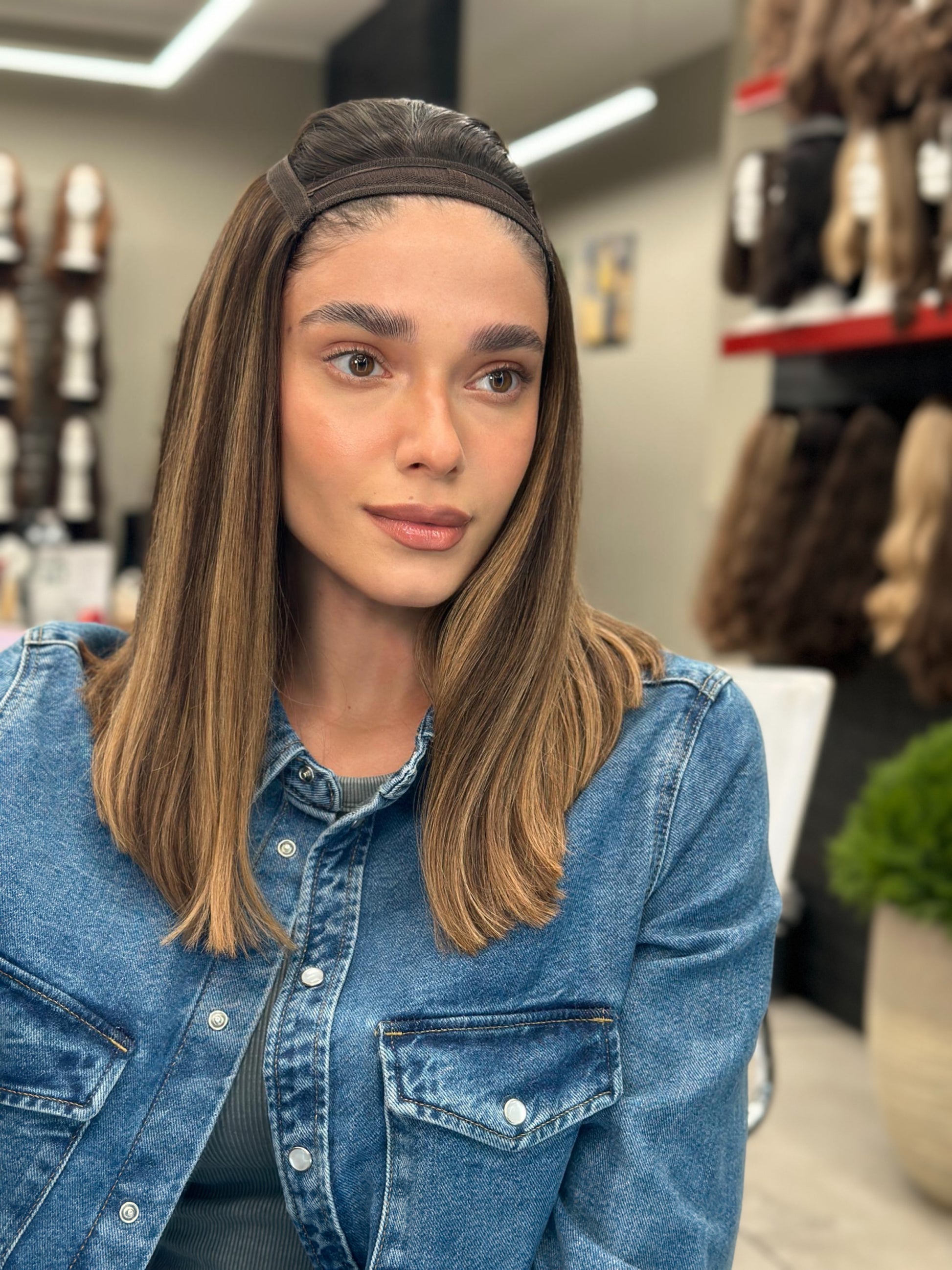  Model is Wearing Lob Hatfall without Face-framing