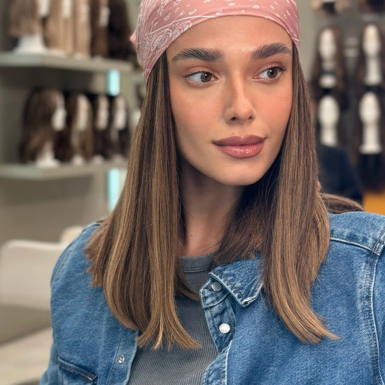  Model is Wearing Lob Hatfall without Face-framing