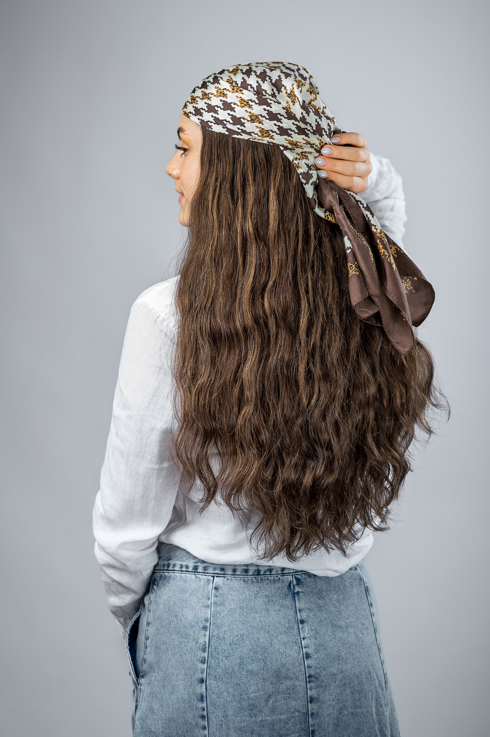 Hatfall | Model is Wearing 24" Hatfall without Face-framing
